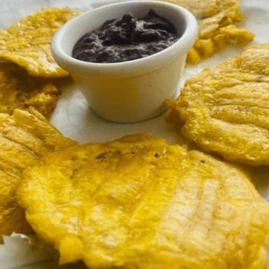 Patacones con Frijoles