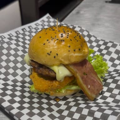 HAMBURGUESA LA SOLTERA