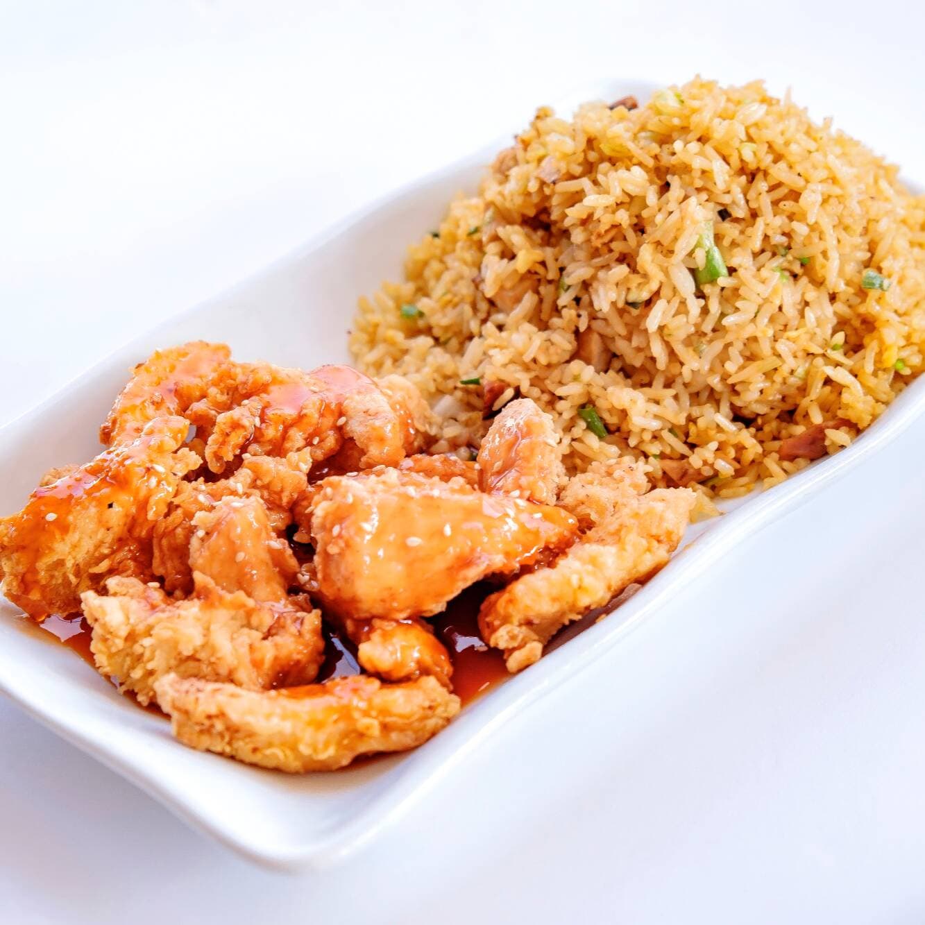 C11 Chaufa Especial y Pollo Tipakay
