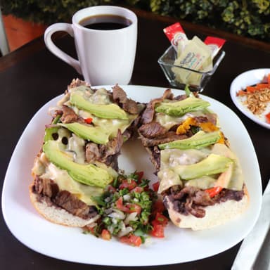 Molletes de Fajitas de Res