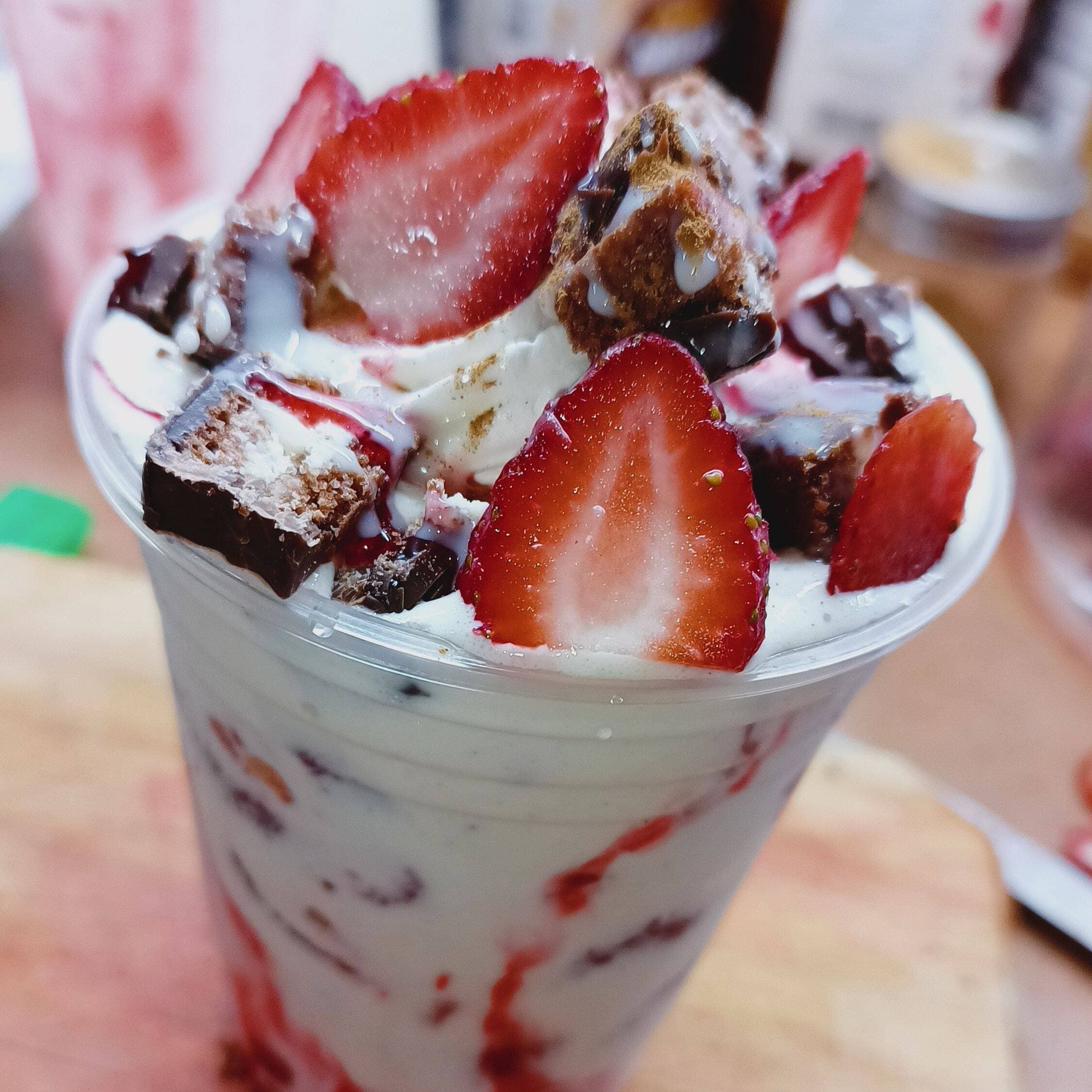 Fresas con Crema Vaso de 12 Onz (350 Ml)