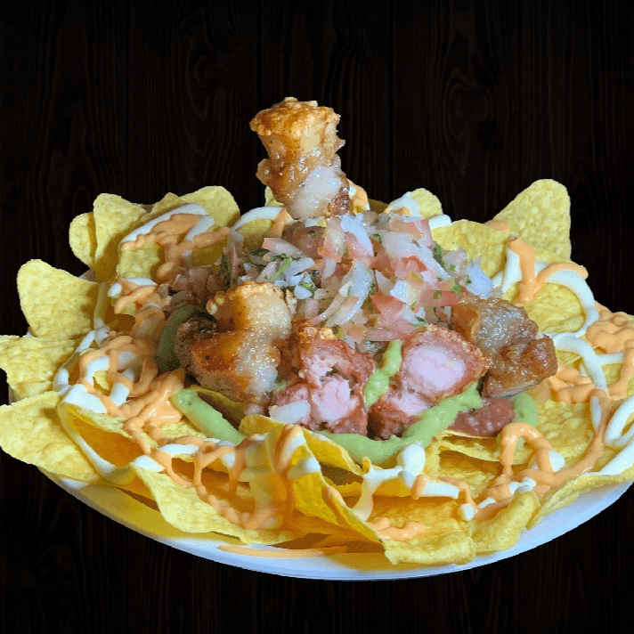 Nachos con Chicharrón ahumado