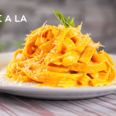 Spaguetti en Crema Huancaina con Milanesa