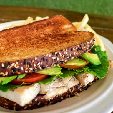 Sándwich de Pollo + Papas Fritas