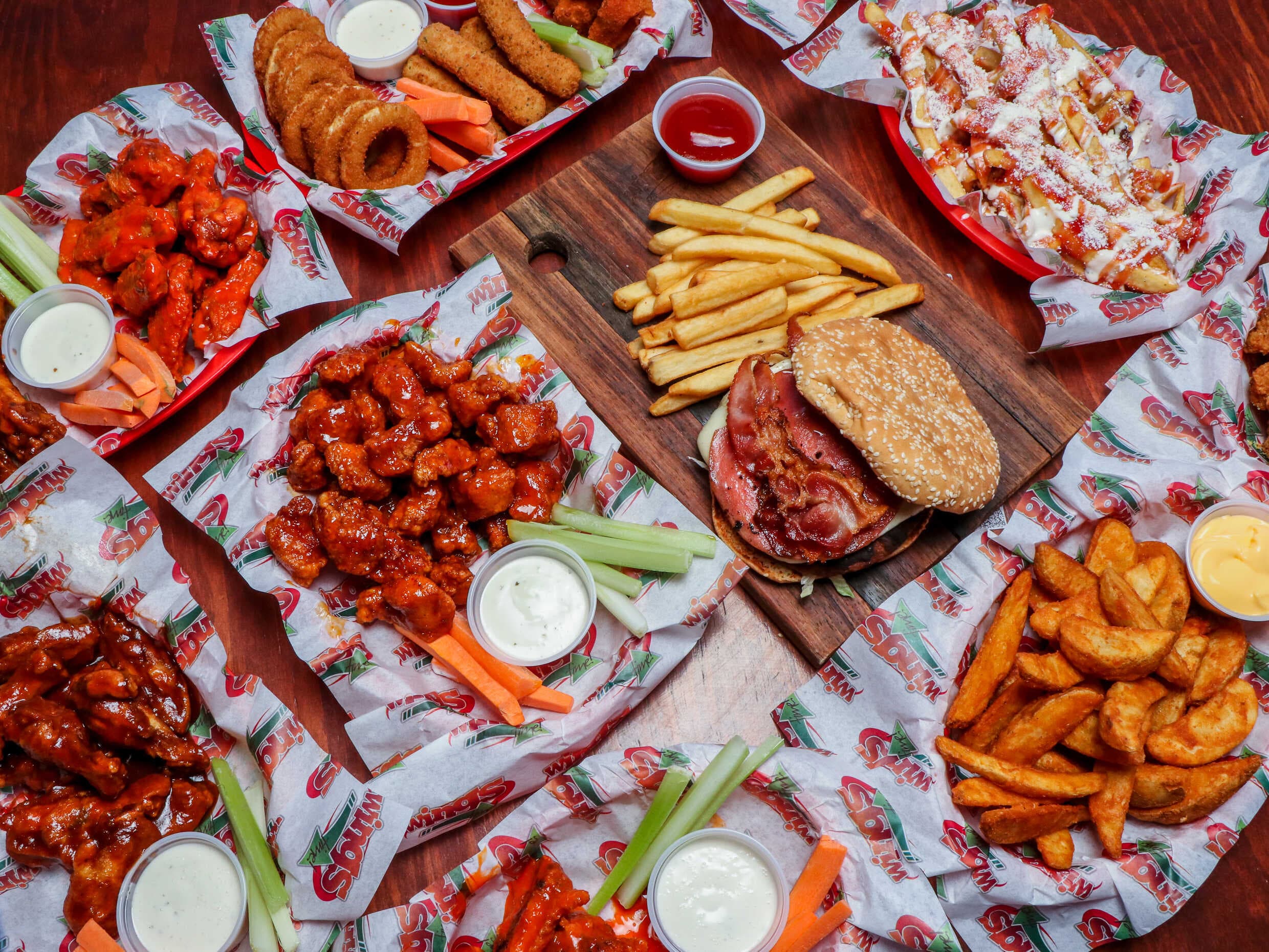 Wings time! Lomas