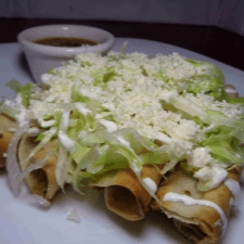 Tacos dorados de pollo