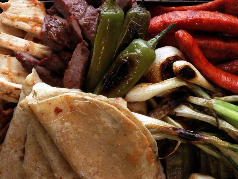 El Rodeo Carnes, Tacos y Quesos Al Carbón