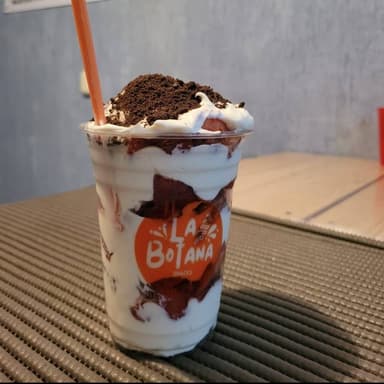 FRESAS CON CREMA MEDIANAS