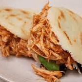 Arepa con Pollo, Maíz y Queso