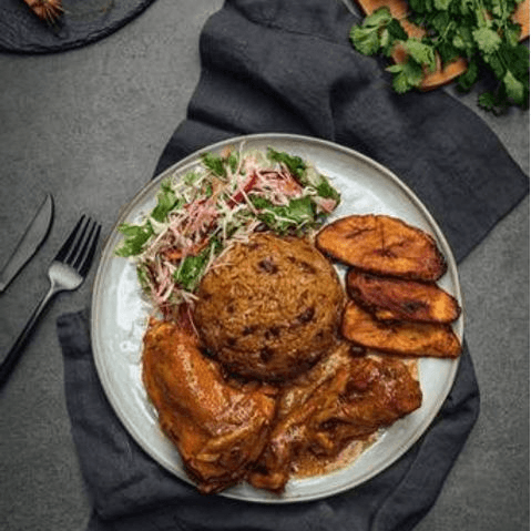 Rice & Beans con Pollo en Salsa Caribeña