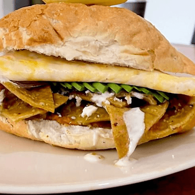 Torta de Chilaquiles