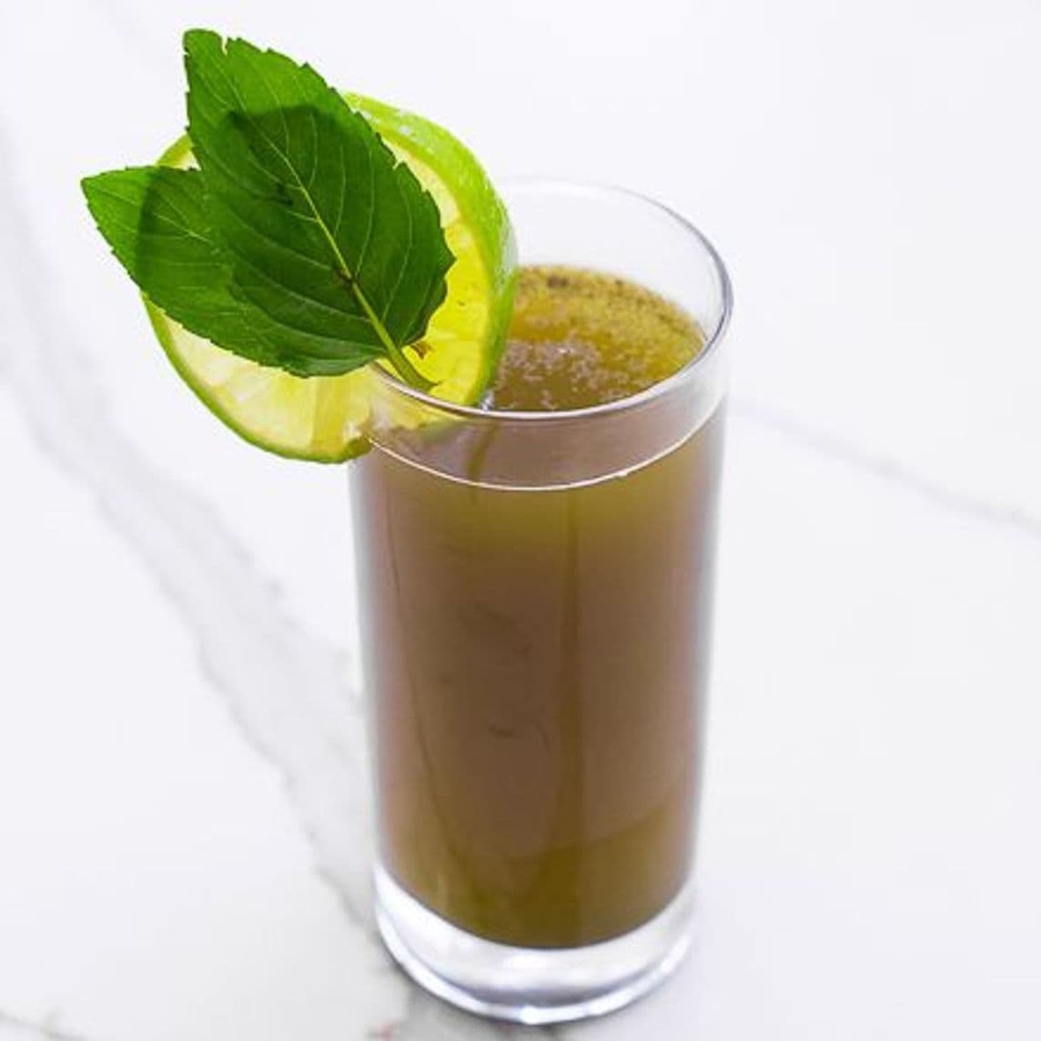 Agua de limón con hierbabuena