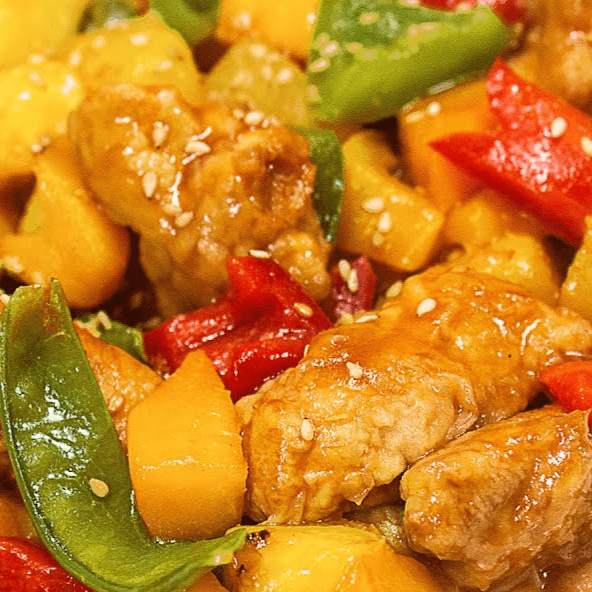 Chicharrón de Pollo y Enrollado de Piña