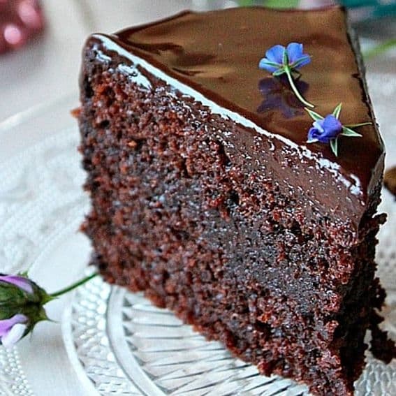 Rebanada de pastel de chocolate
