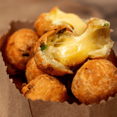 Bolitas con Jalapeño Rellenas de Queso