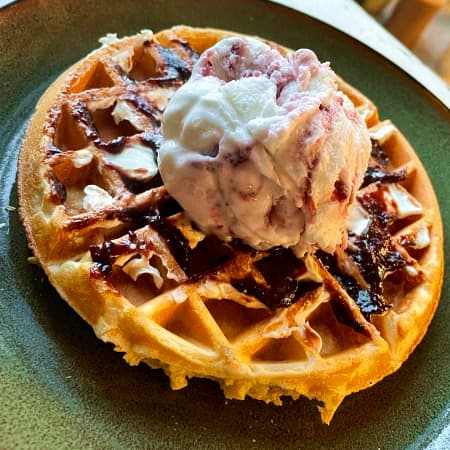 Waffle de Philadelphia, Zarzamora y Helado De...