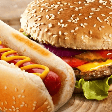 Hamburguesa con Hot Dog, Papas y Agua