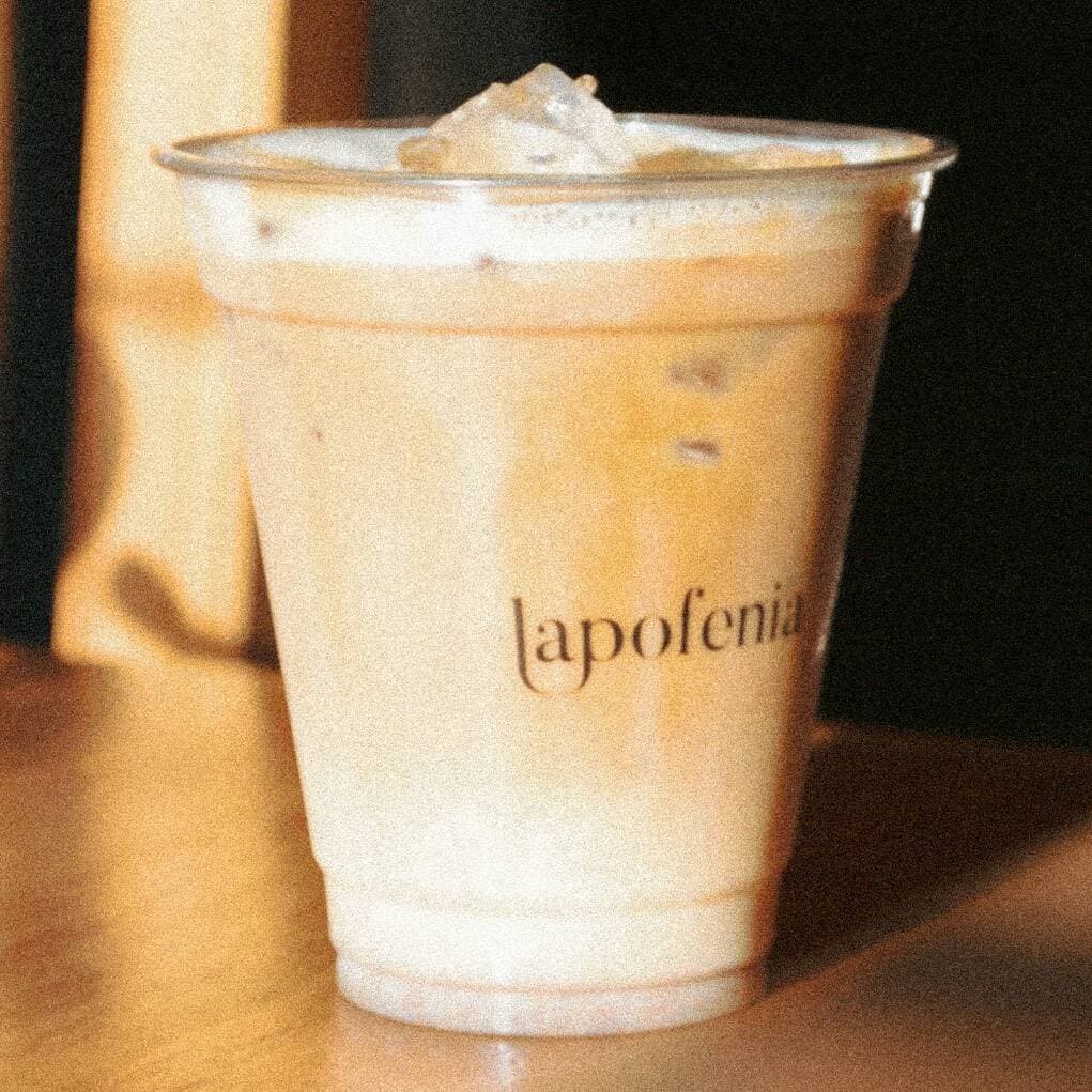 Mazapán Iced Latte