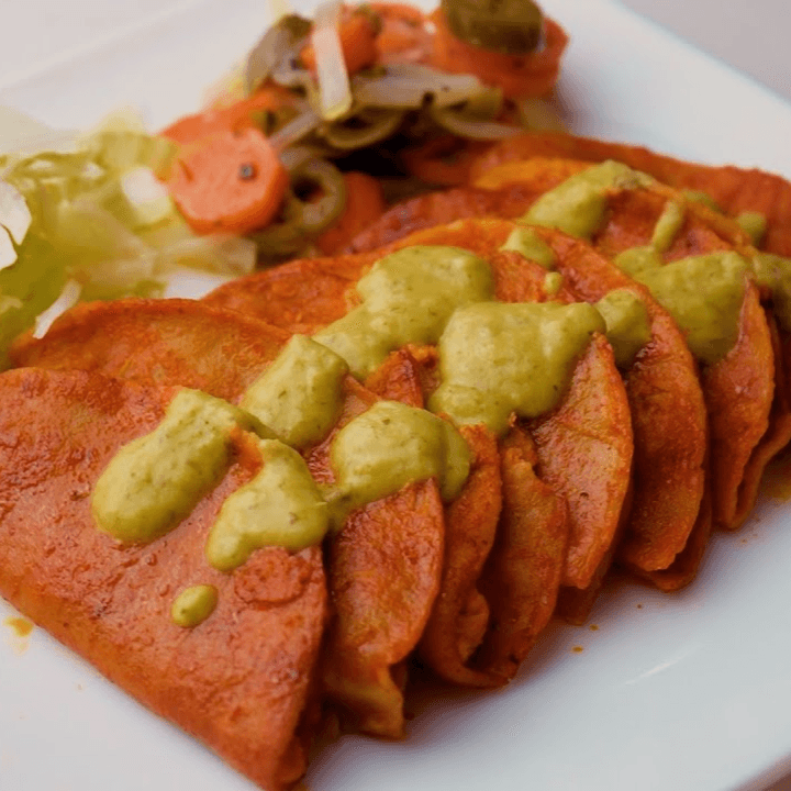 5 Tacos Rojos + Refresco de 300ml