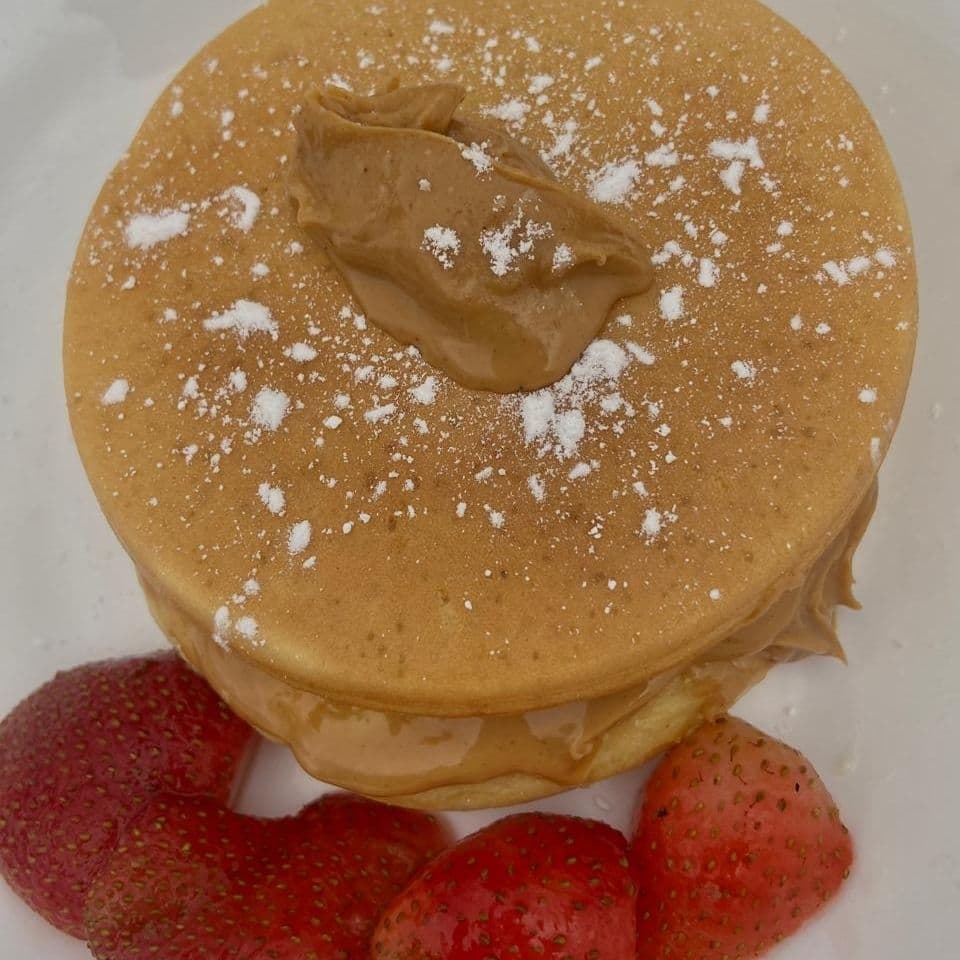Hotcakes crema de cacahuate con fresa