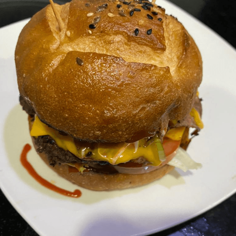 Hamburguesa Charles Especial con Coca Cola  Gratis