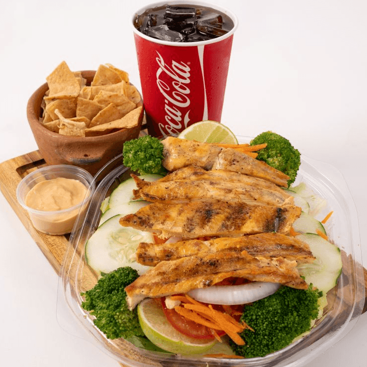 Ensalada Verde con Pollo y Refresco 600 Ml.