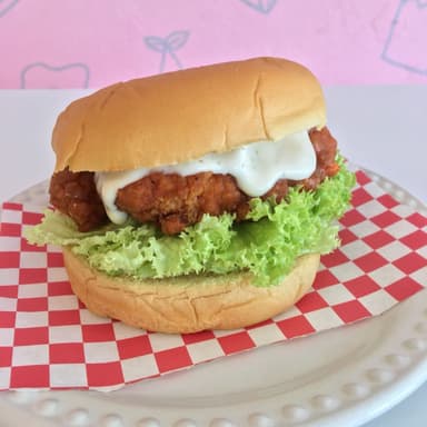 Hamburguesa buffalo con porción de papas