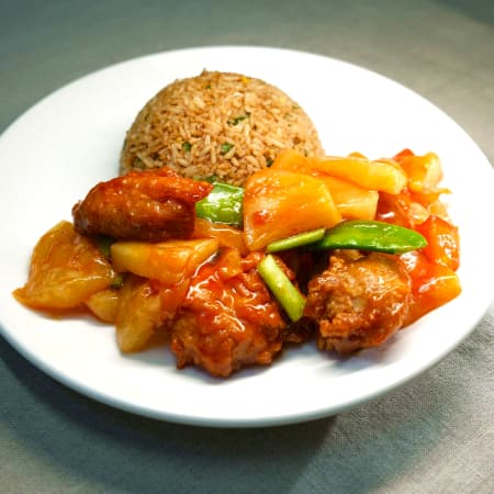 Pollo con Piña y Arroz Chaufa