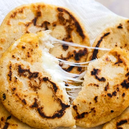 Pupusa de Queso con Ajo