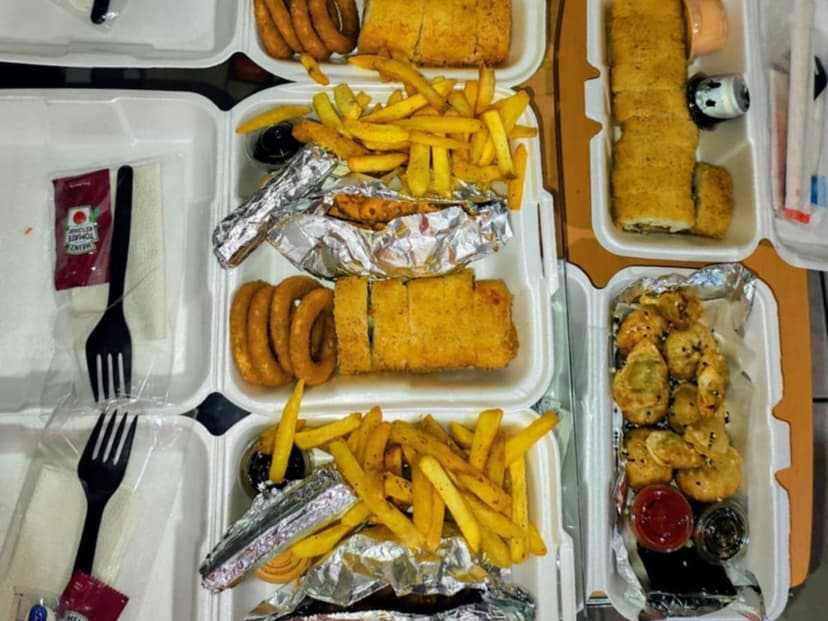 Boneless y Sushi Santo Niño
