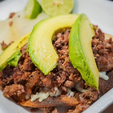 Orden tostadas Carne c Queso y Aguacate
