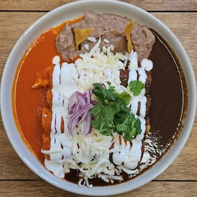 Enchiladas Divorciadas Roja / Mole
