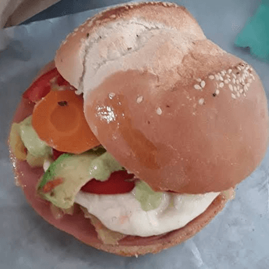 torta de pan amarillo de carne enchilada