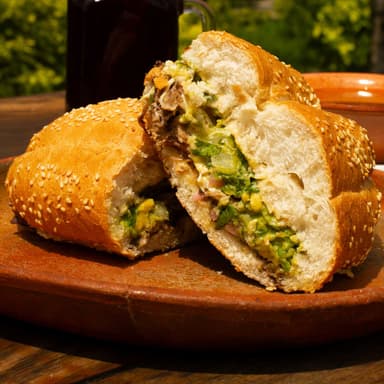 Torta de Barbacoa de Borrego