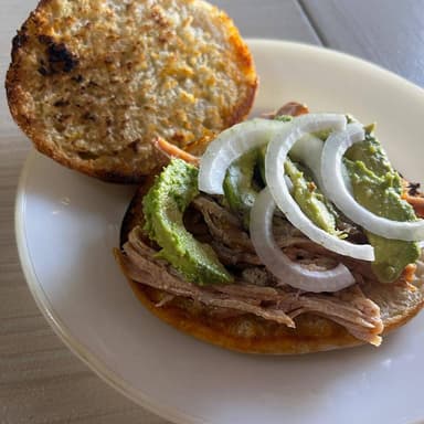 Pulled Pork Torta + Refresco