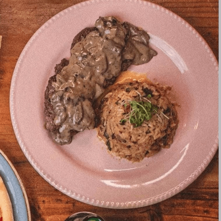 Solomito de Res en Salsa de Champiñones