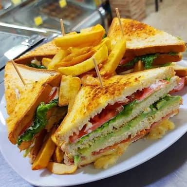 Club Sándwich mas Coca Cola Gratis