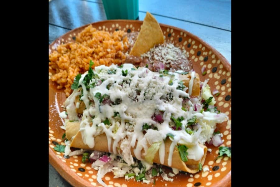 TACOS DORADOS DE POLLO   