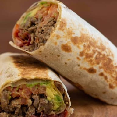 Burrito Gigante de asada con chorizo
