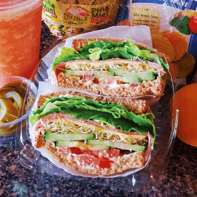 Sándwich jamon de pavo con queso