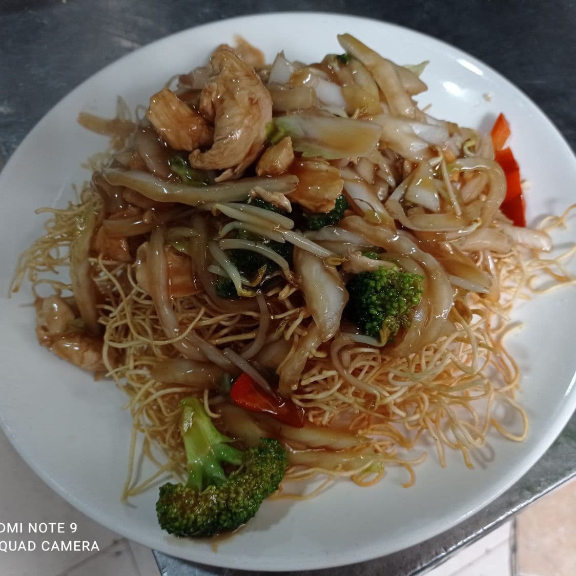 Tallarín Frito con Pollo