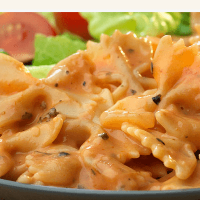 Farfalle Pasta Pizza con Camarones