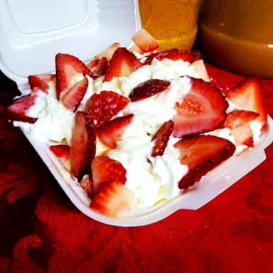 FRESAS CON CREMA CON NIEVE DE VAINILLA