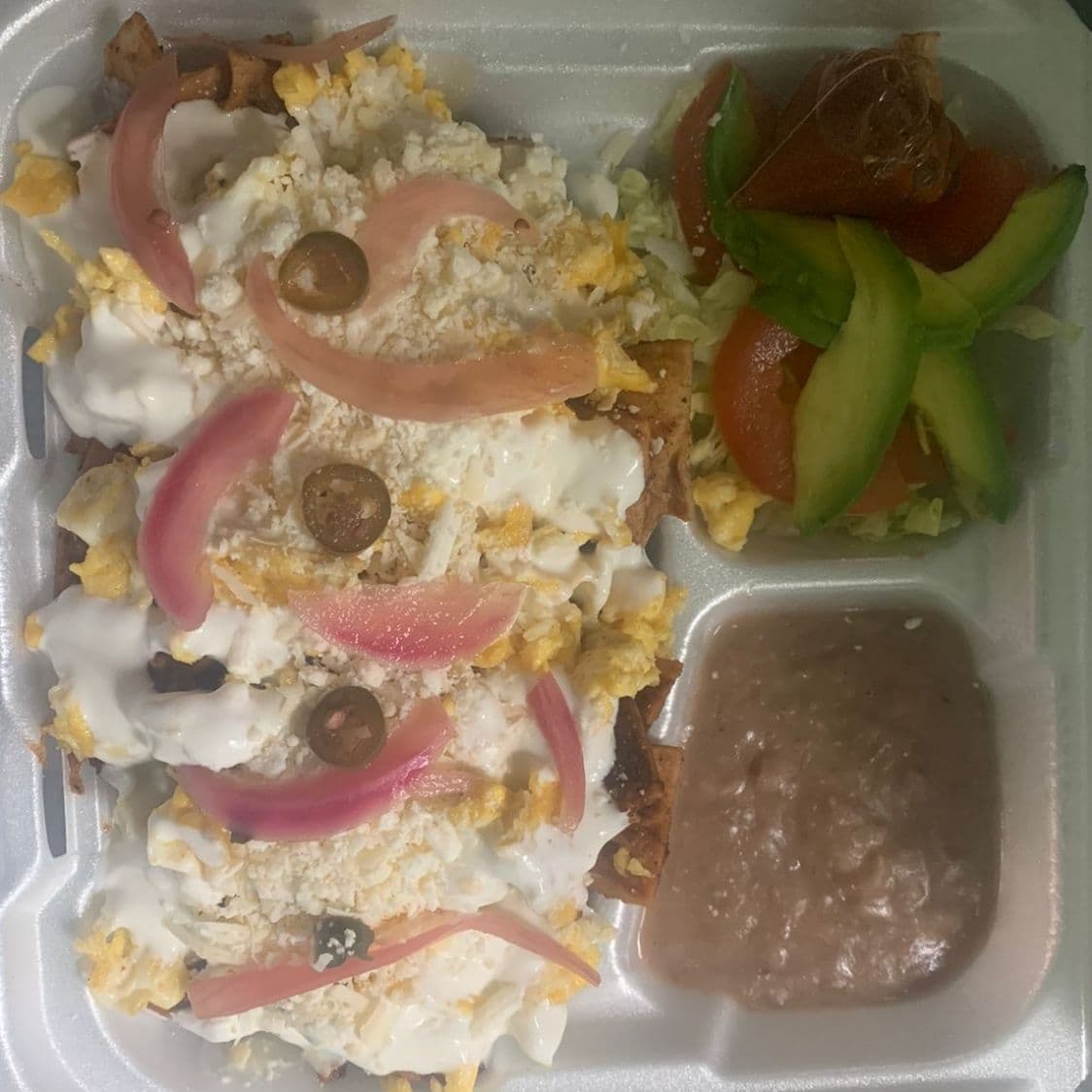 Chilaquiles con Huevo Revuelto