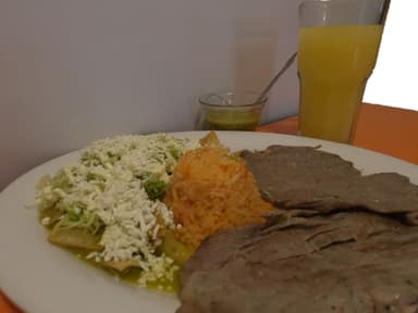 Chilaquiles con Pollo
