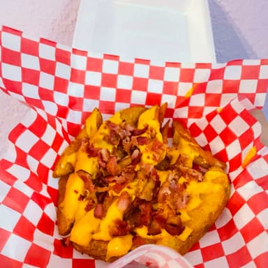 Papas Gajo con Queso Cheddar y Tocino