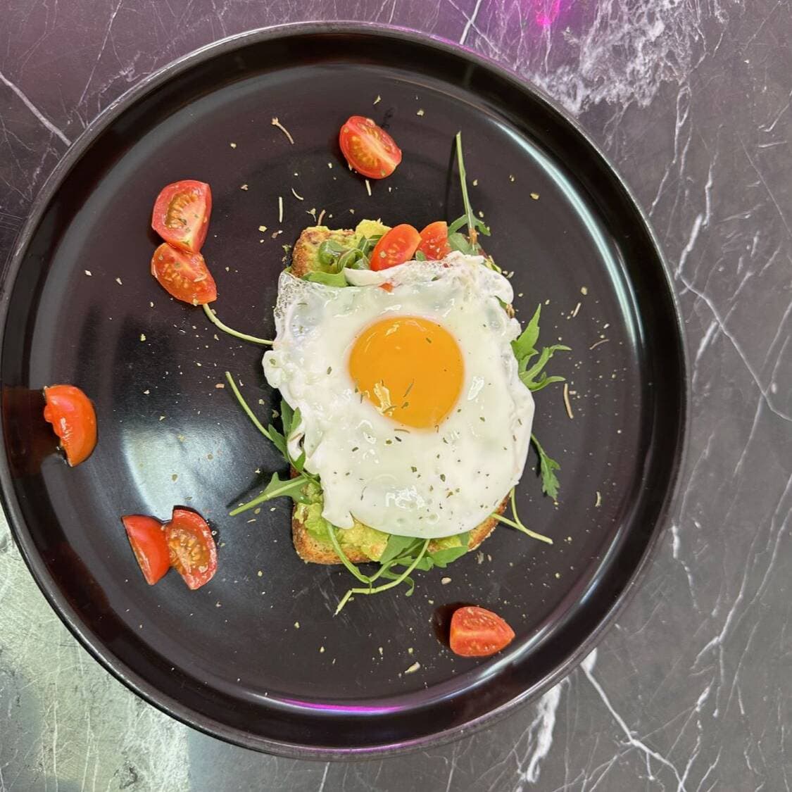 Avocado toast de huevo