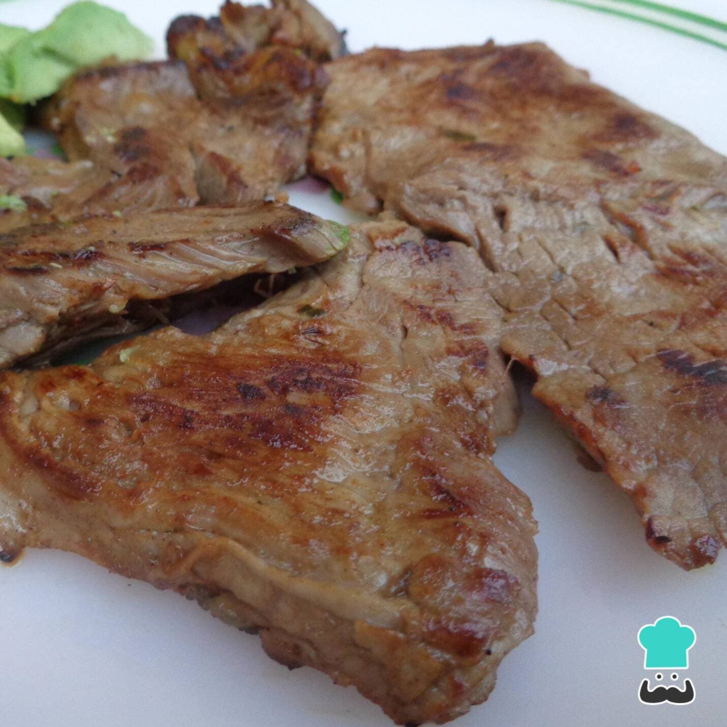 Arrachera con arroz y frijoles o ensalada verde