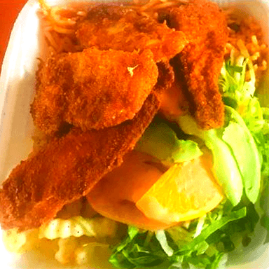Filete De Pescado, Papas, Ensalada, Pasta y Bebida