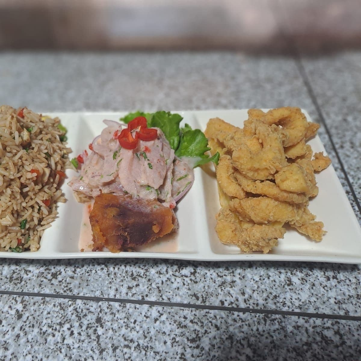 Ceviche+chicharrón+chaufa de Marisco